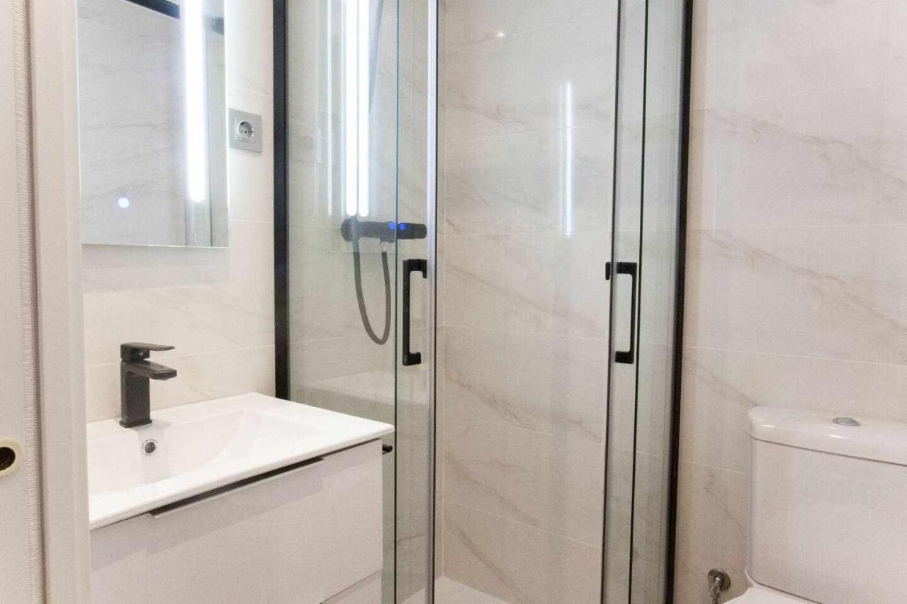 New Moderno Y Elegante Apartamento Centrico Мадрид Екстер'єр фото